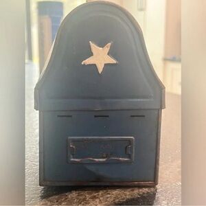 Vintage Domed Metal Lunchbox – Navy Blue, Embossed Stars (9”x7”)